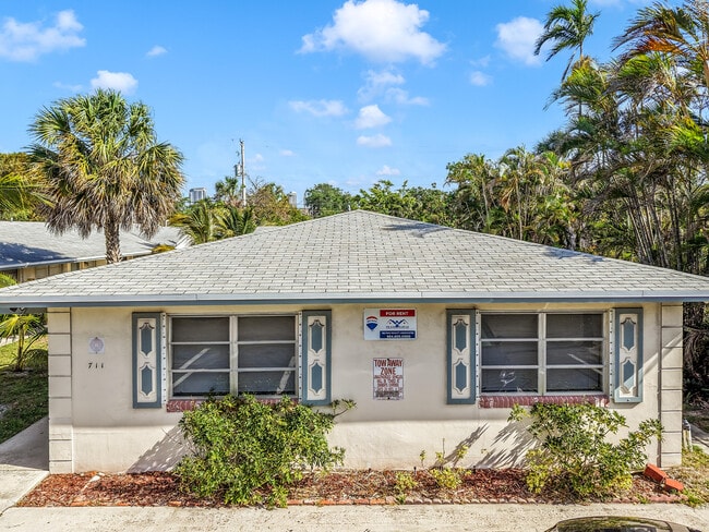 Building Photo - 711 SE 15th St