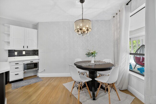 Building Photo - 2606 Monaco Terrace