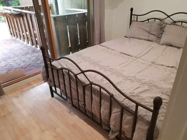 Primary bedroom - 206 11th St