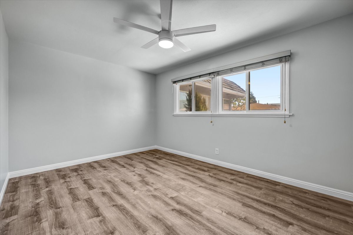 Building Photo - 221 Avocado St