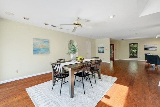 Building Photo - 10408 Double Spur Loop