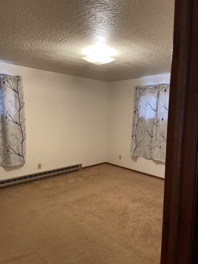 2 bedrooms - 117 3rd St