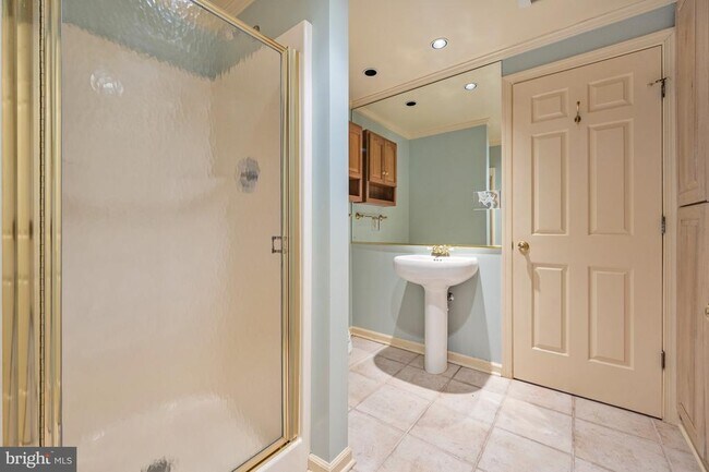 Building Photo - 8815 Surrey Ct