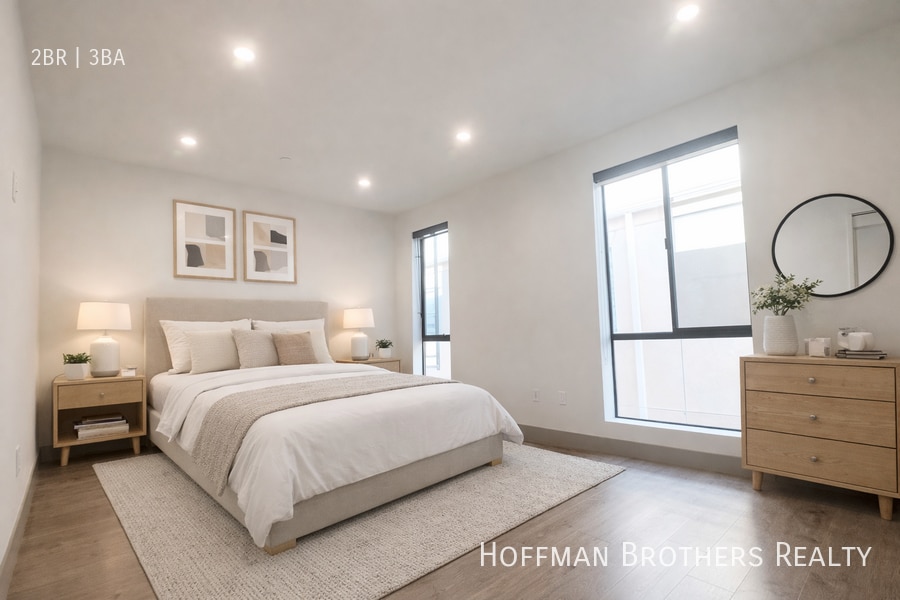 Building Photo - 115 S St Andrews Pl