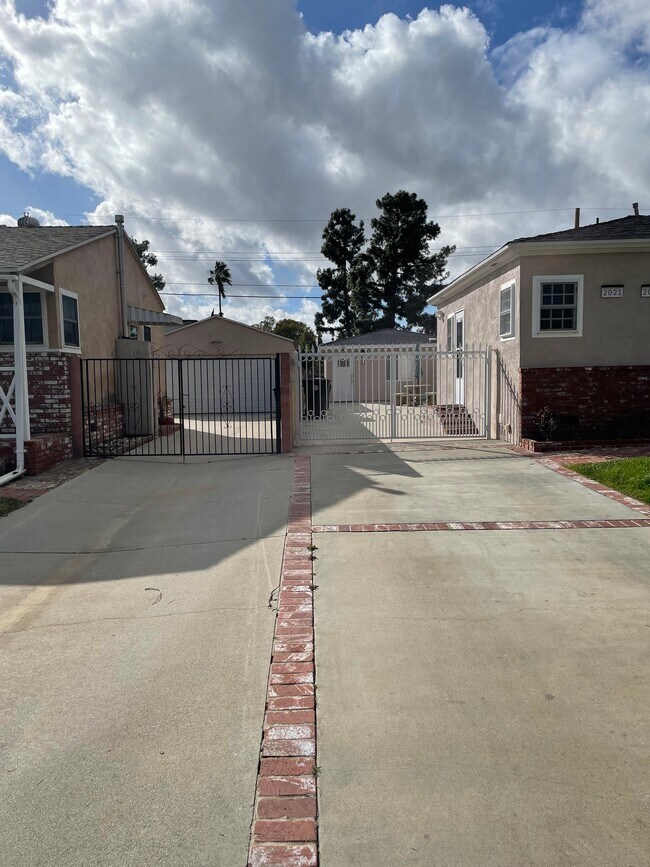Building Photo - 2019 N Maple St