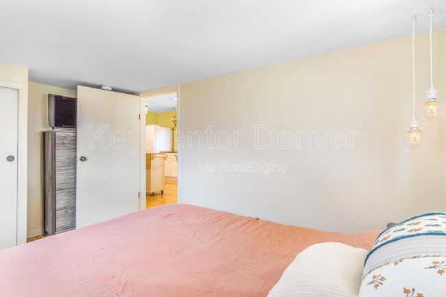 Building Photo - 4476 S Lincoln St