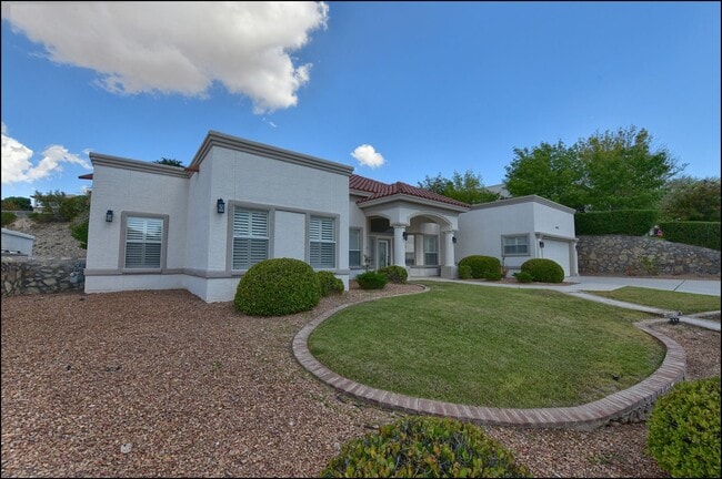 Building Photo - Available to view!