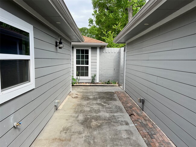 Building Photo - 17511 Glenhew Rd