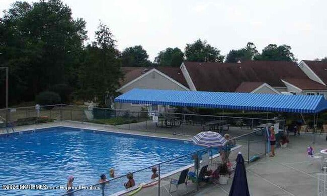 Building Photo - 140 Parkway Dr