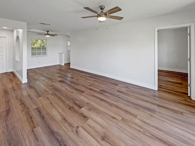 Building Photo - 8300 Bardmoor Blvd
