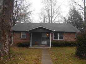 Building Photo - 813 S Mitchell St