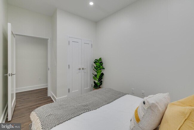 Building Photo - 150 S Independence Mall W