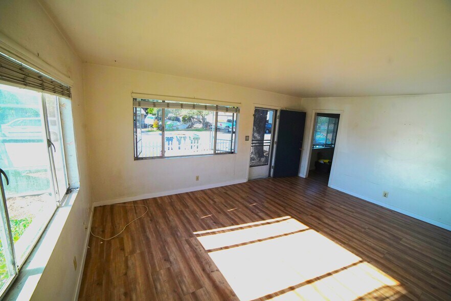 Building Photo - 1160 Chestnut St