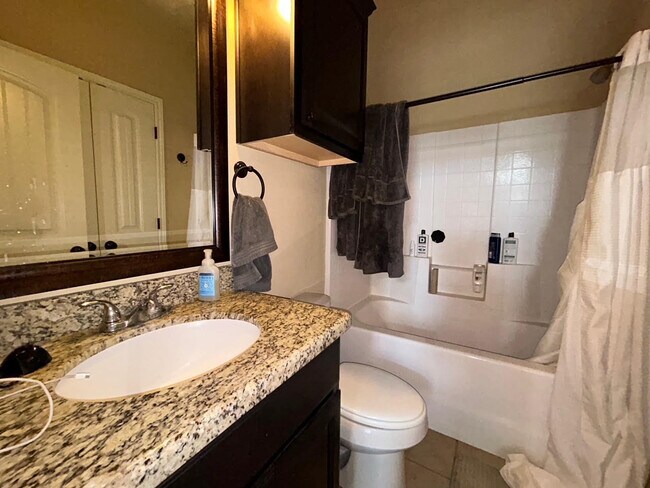 Building Photo - 405 Baby Bear Dr