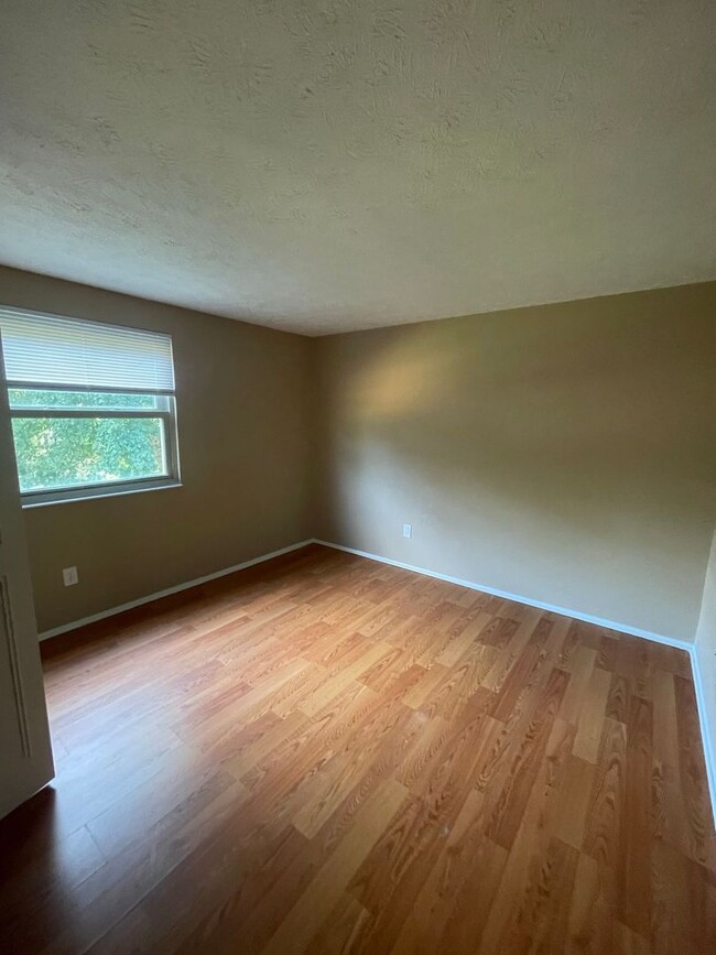 Building Photo - 5683 Crestview Dr