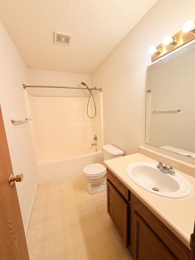 Building Photo - 1555 Blue Brook Way