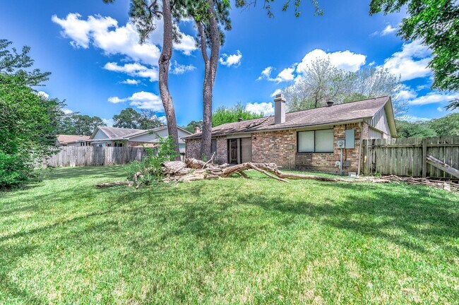 Building Photo - 17035 Seven Pines Dr