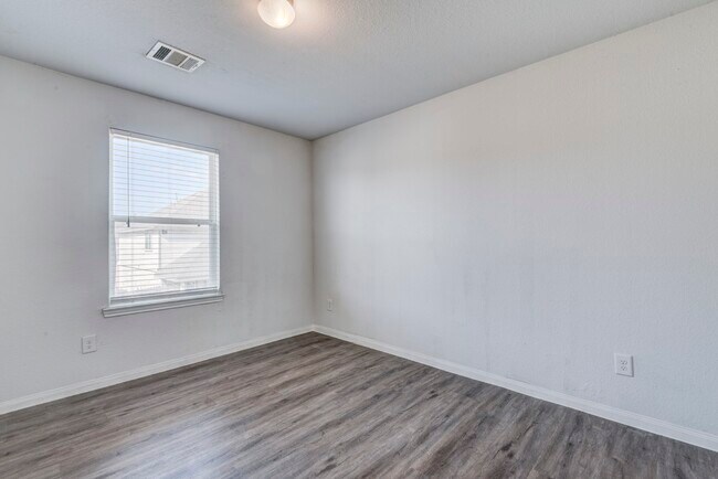 Building Photo - 5011 Blue Jacaranda Wy