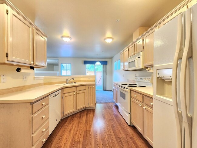 Building Photo - 3 Bedroom 2.5 Bath Townhome in Everett