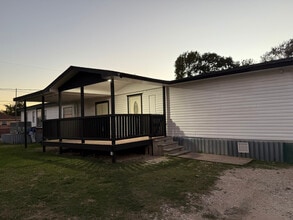 Building Photo - 718 Manor St