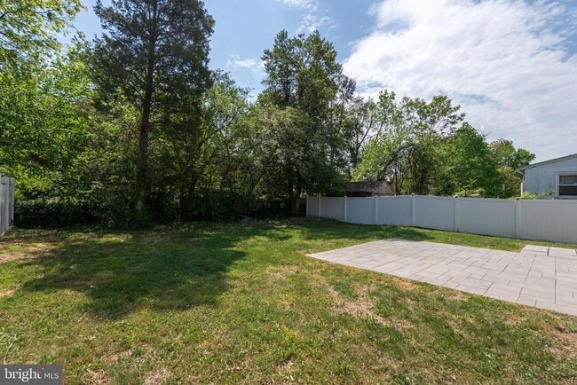 Building Photo - 5831 33rd Ave