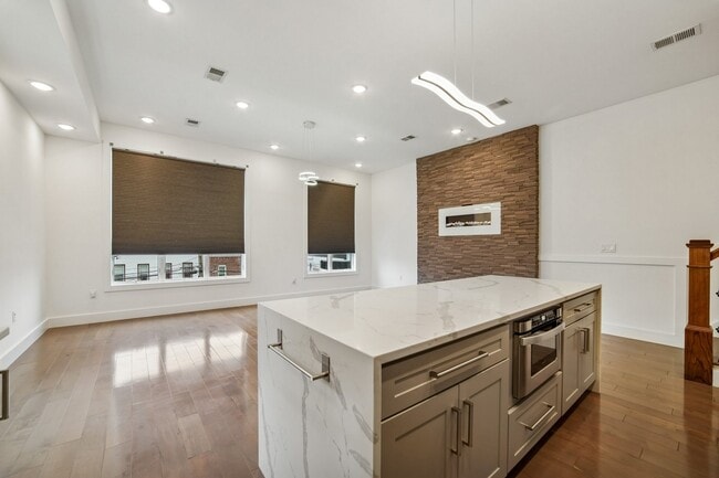 Building Photo - 46 Carlton Ave