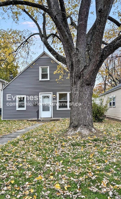 Building Photo - 2992 Pontiac St