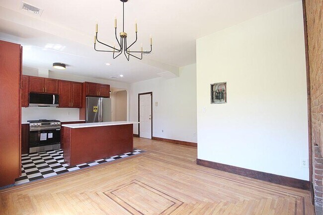 Building Photo - 126 Washington St