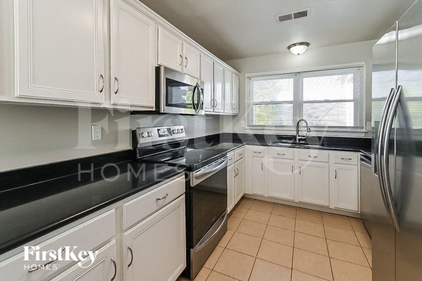 Building Photo - 8690 River Mill Cove