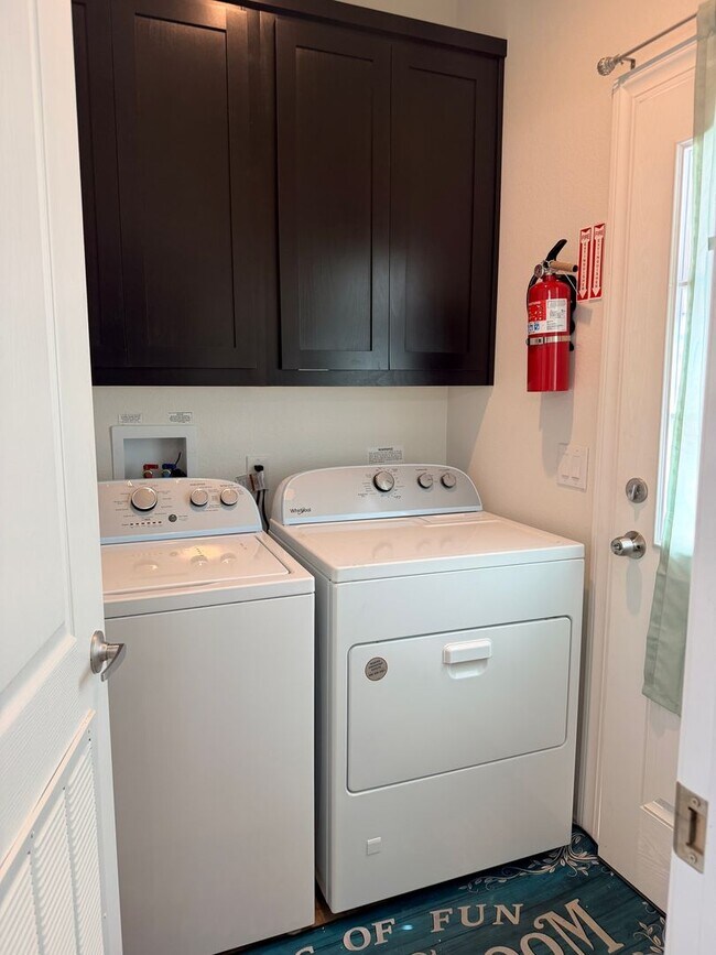 Building Photo - 3 Bedroom | 2 Bathroom in El Cajon