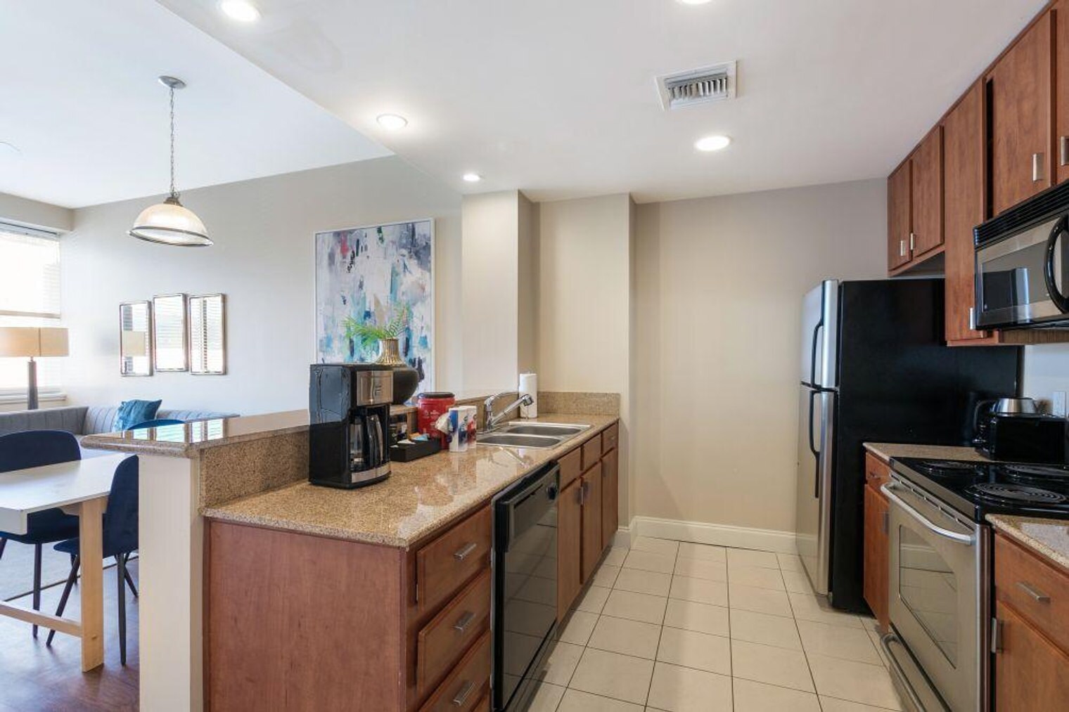 Building Photo - 925 Common St