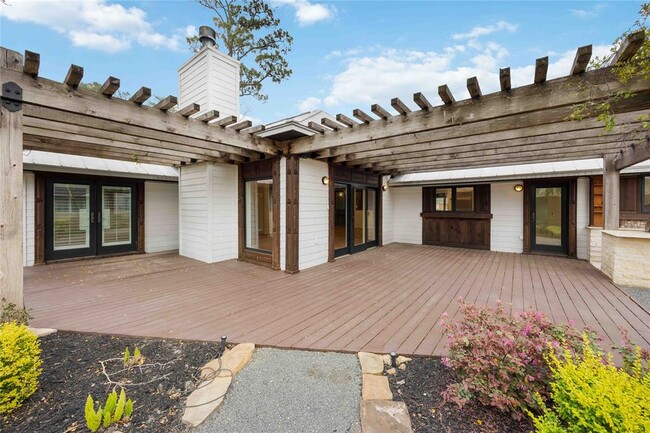 Building Photo - 4031 Fernwood Dr