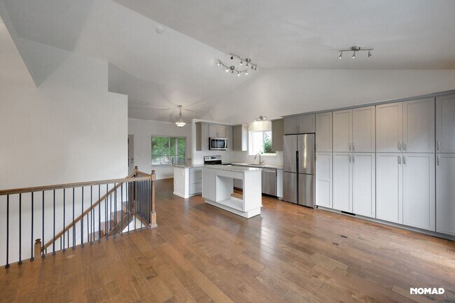 Building Photo - Beautiful 4BR House in Centennial