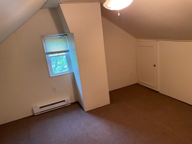 Building Photo - 553 Main St