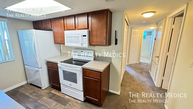 Building Photo - 2727 N Poinciana Blvd