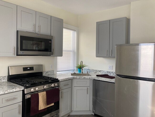 Primary Photo - 1332 W 93rd St