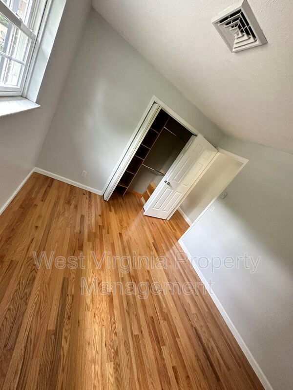 Building Photo - 130 Sue Ln