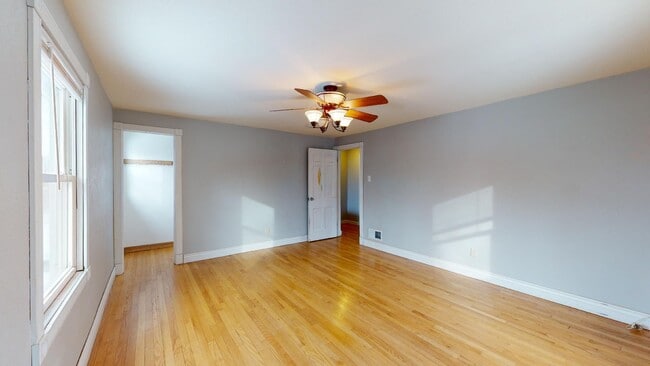 Building Photo - AVAILABLE AUGUST 1st, Cute, 2-story Duplex