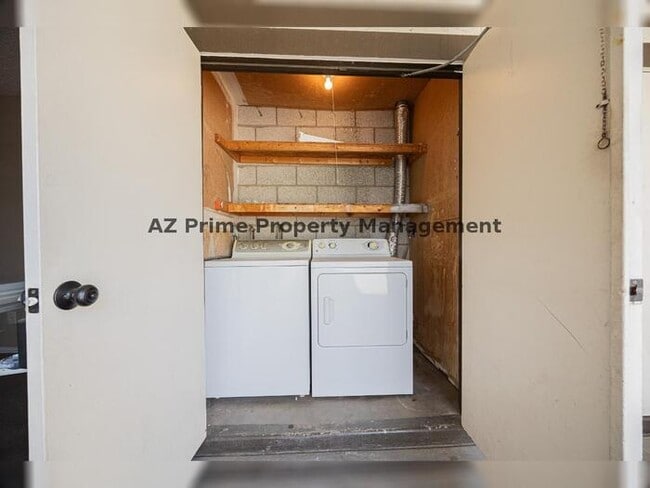 Building Photo - 720 S Dobson Rd