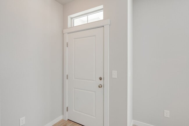 Building Photo - This gorgeous 3 bedroom, 2.5 bath townhome is 1440 square feet of HOME!