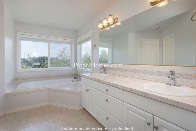 Building Photo - Charming Four Bedroom Bethany Home w/ Fully Fenced Yard!