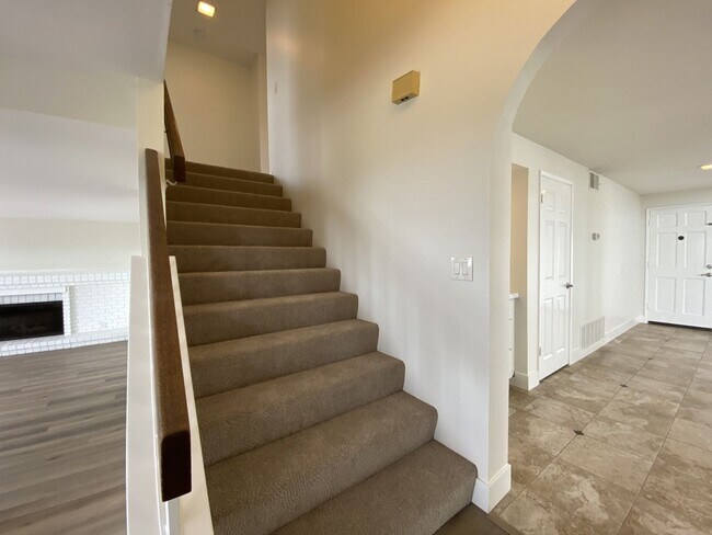 Building Photo - Spacious Home in La Costa with Nice View!!