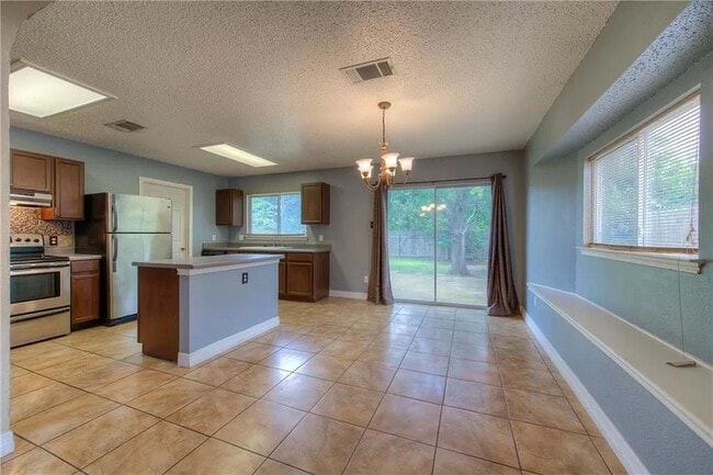 Building Photo - 2513 Glen Field Dr