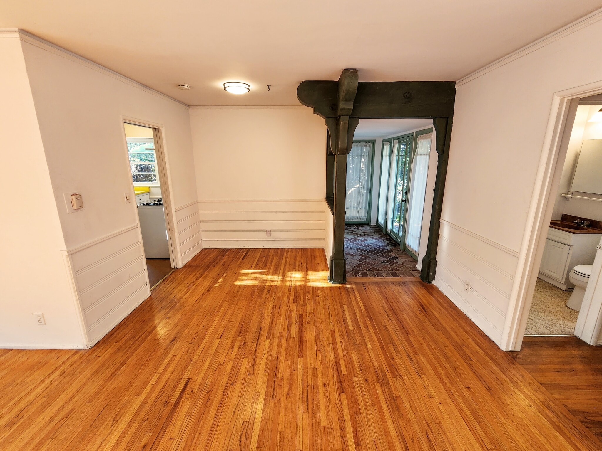 Building Photo - 12914 Rose Ave