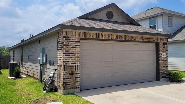 Building Photo - 526 Dalloway St