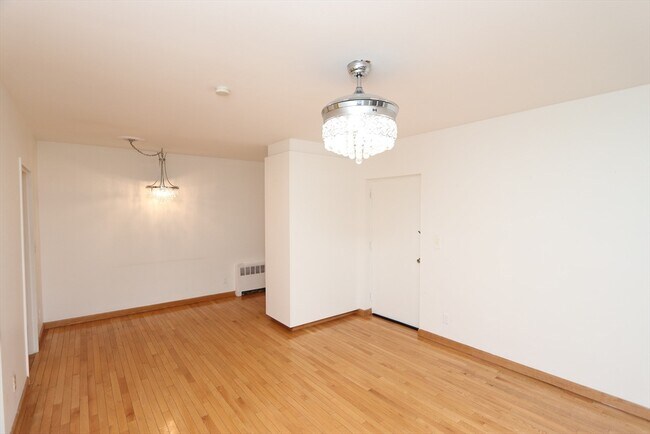 Building Photo - 24 Juniper St