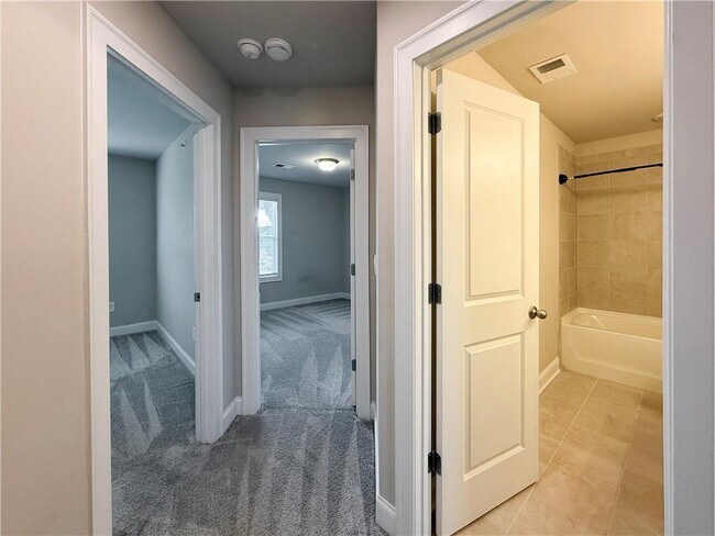 Building Photo - 732 Mulberry Walk