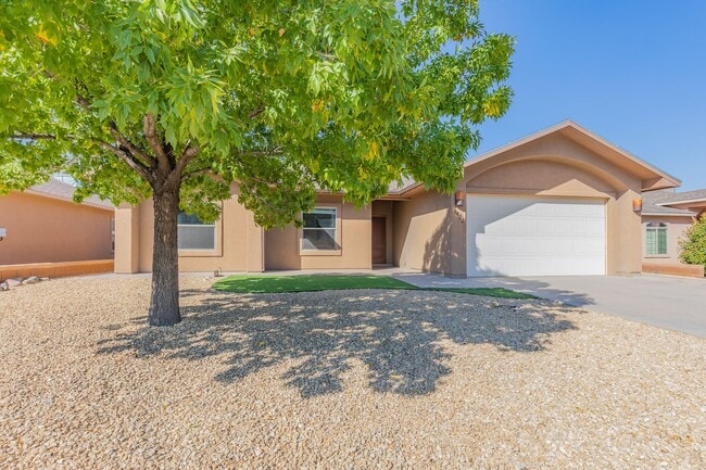 Building Photo - Beautiful 3 Bed 2 Bath Home