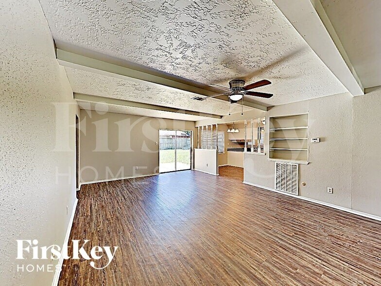 Building Photo - 6803 Stiller Dr
