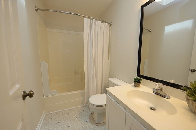 Building Photo - Charming Townhome in Desirable Summerfield...